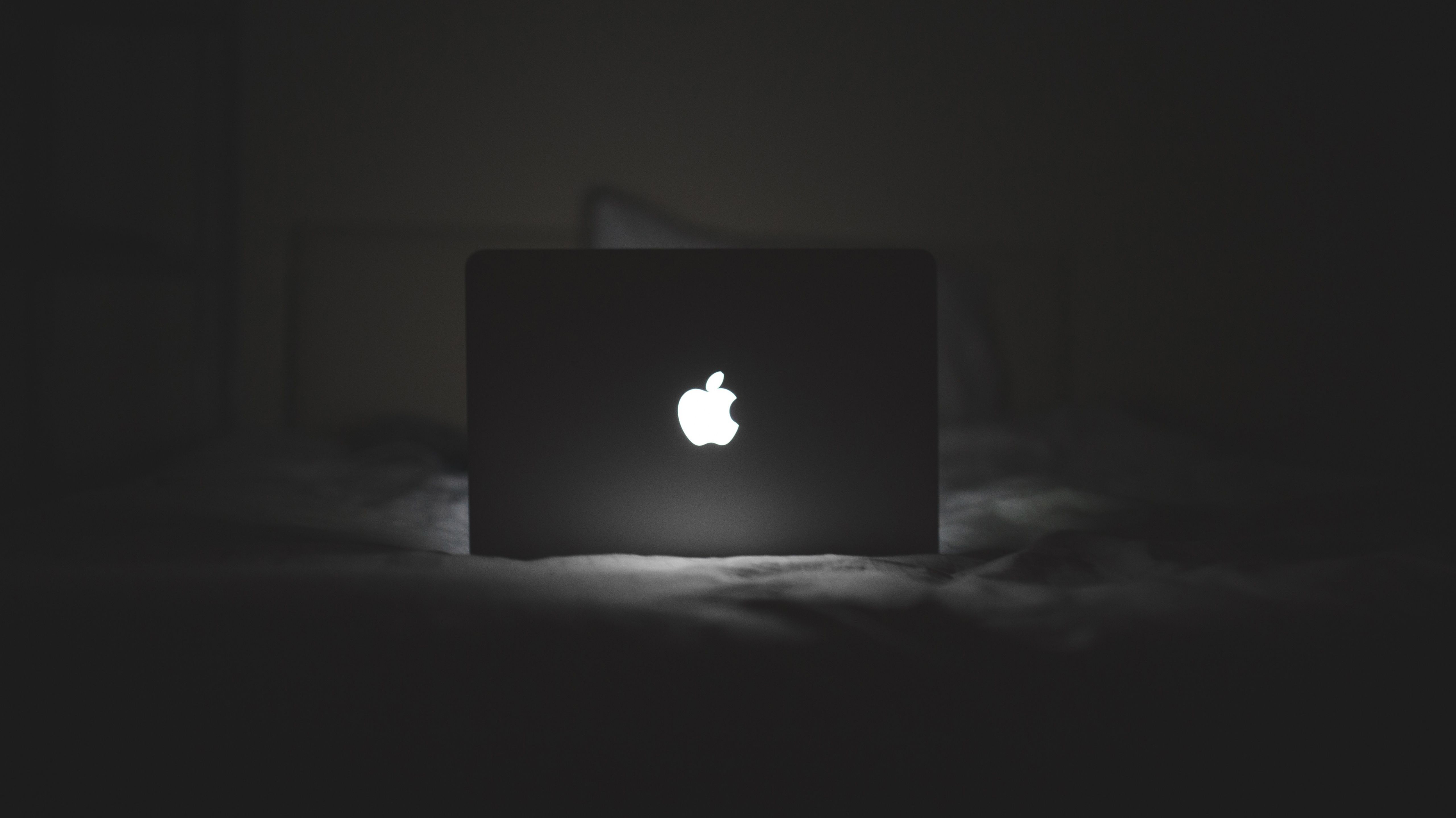 Apple Lap 4K During Nighttime 2K MacBook