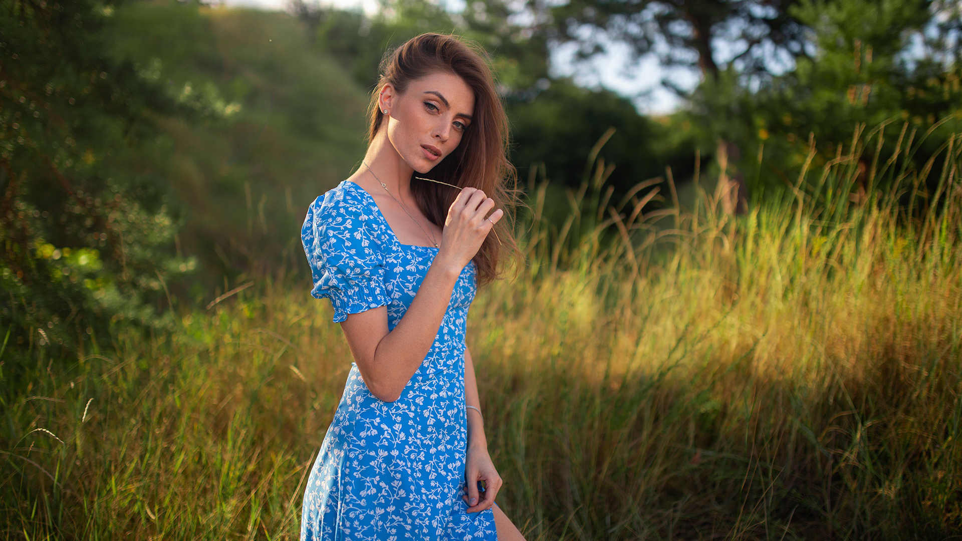 Girl Model Is Wearing Blue Dress Standing In Green Grass Wallpaper 2K Girls
