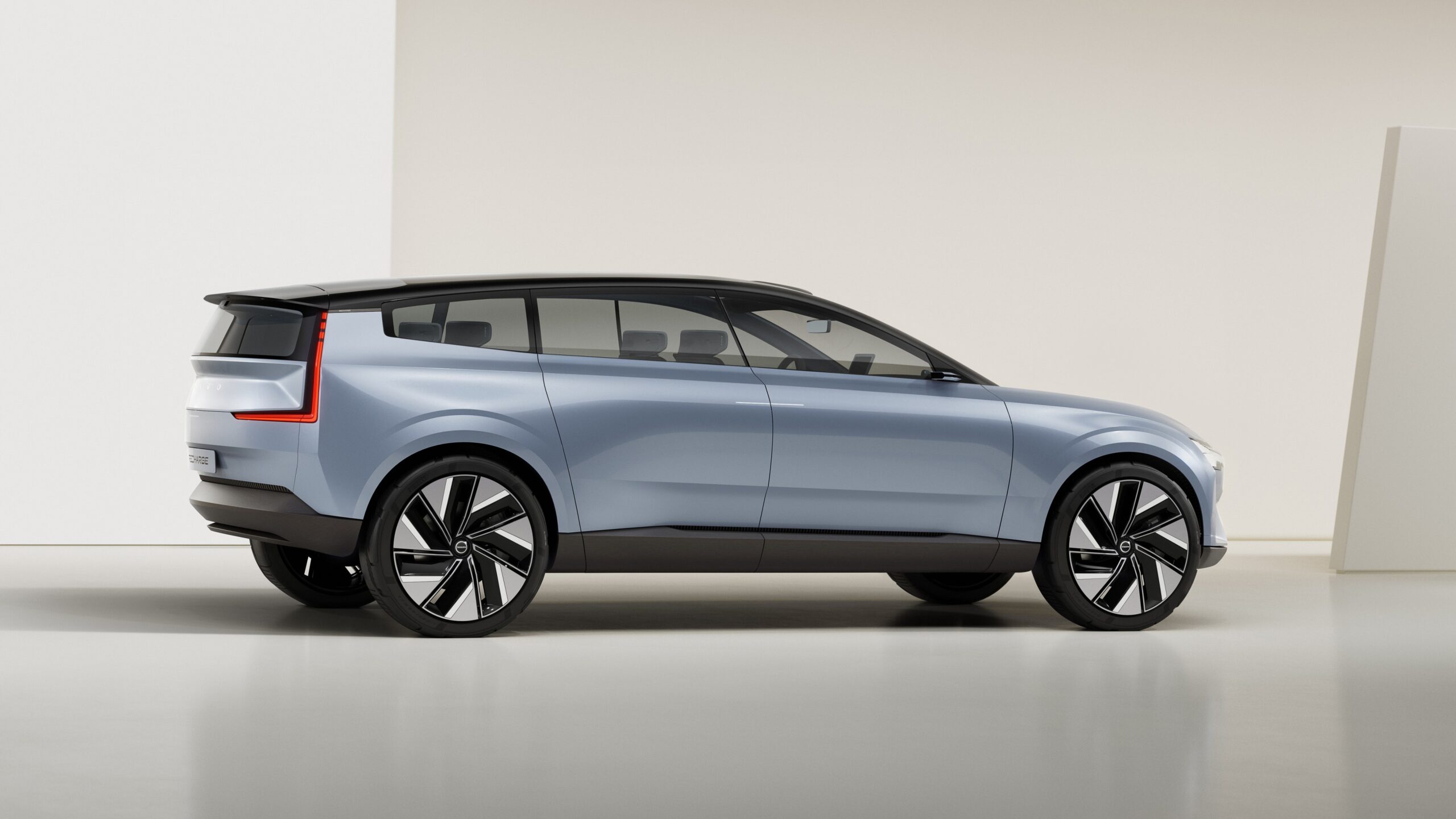 Volvo Concept Recharge  K 2K Cars