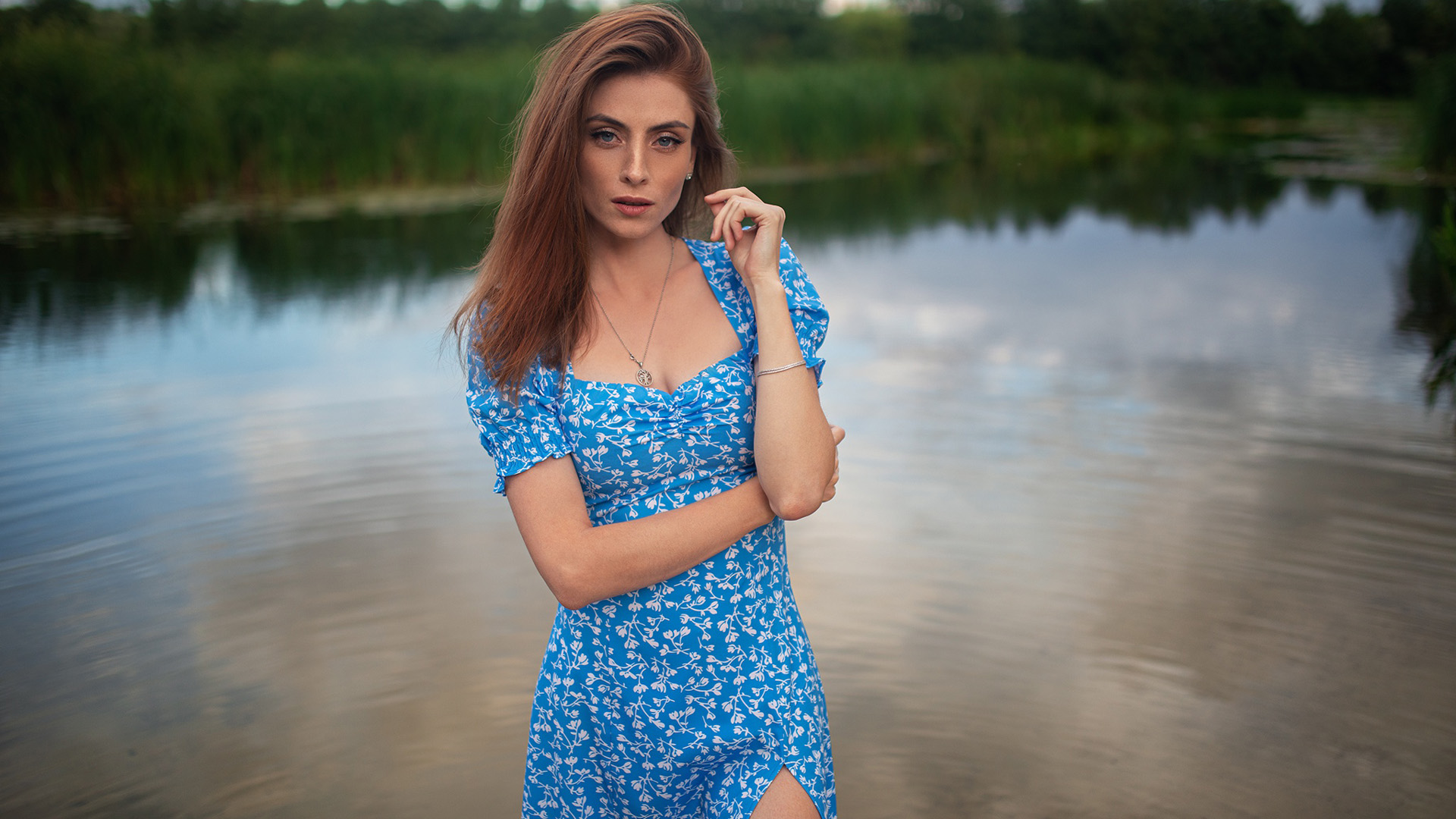 Blonde Girl Model Is Wearing Flowers Printed Blue Dress In River Wallpaper 2K Girls