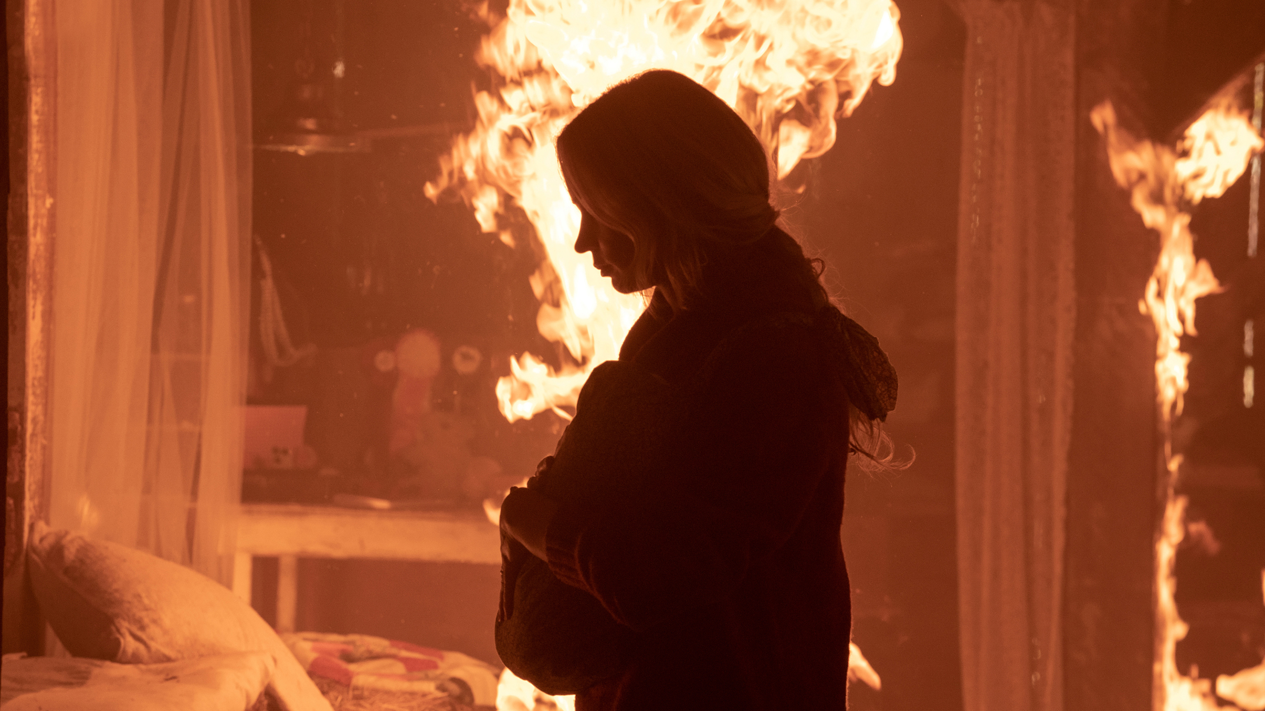 Emily Blunt In Fire Wallpaper 2K A Quiet Place Part II