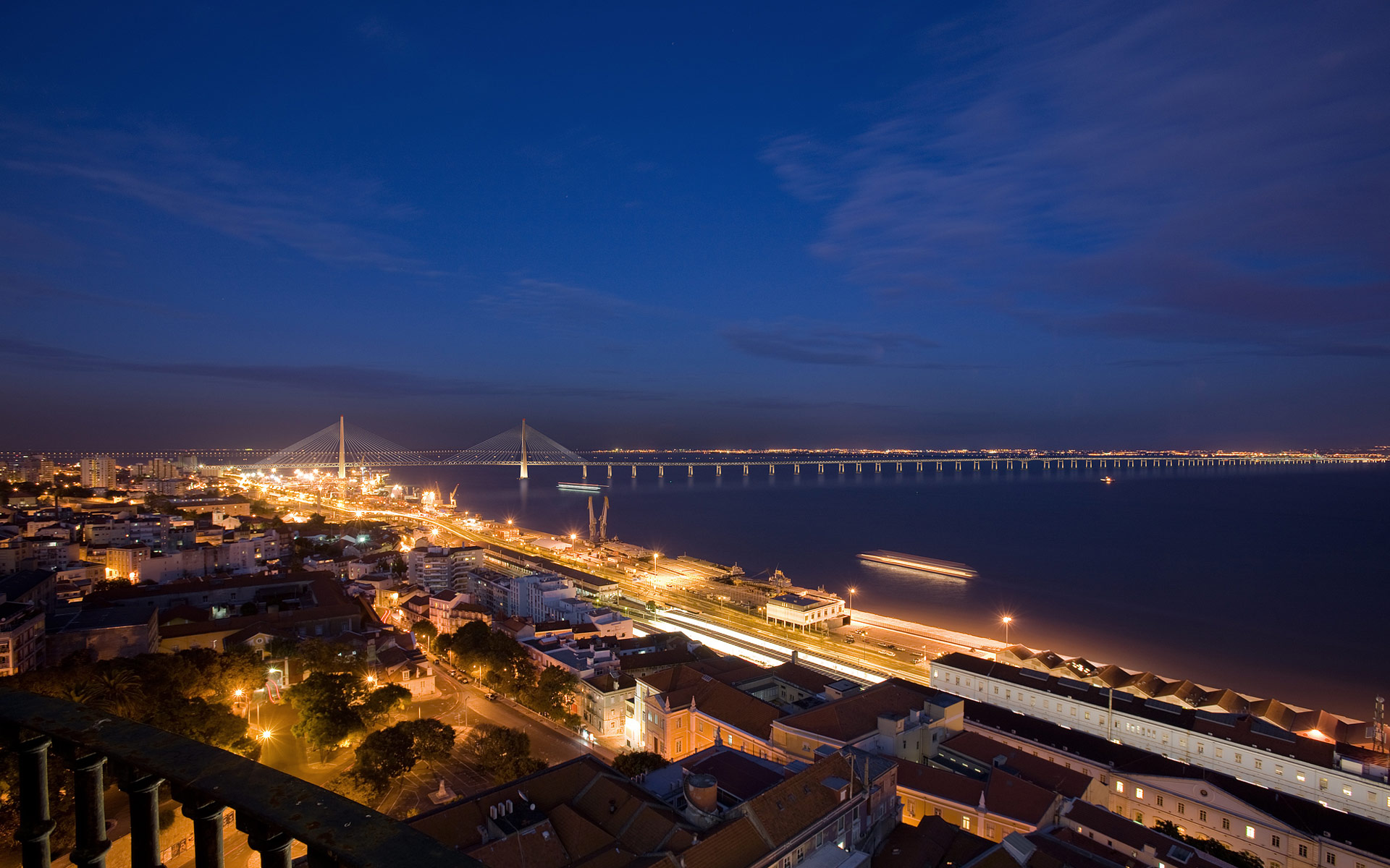 Nocturna New Lisbon Bridge