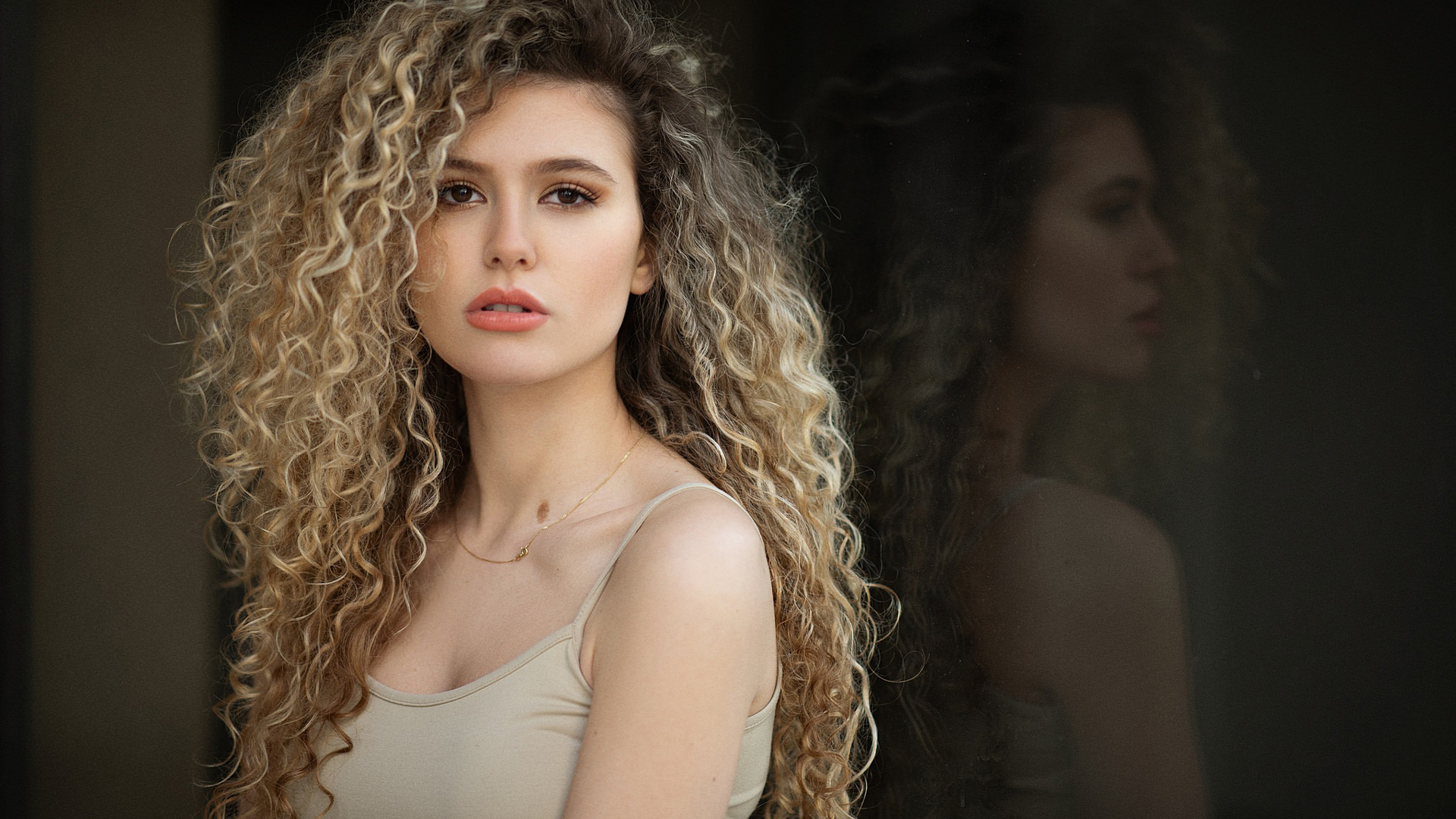 Beautiful Curly Hair Girl Model Is Wearing Beige Color 4K Reflection On Glass 2K Girls