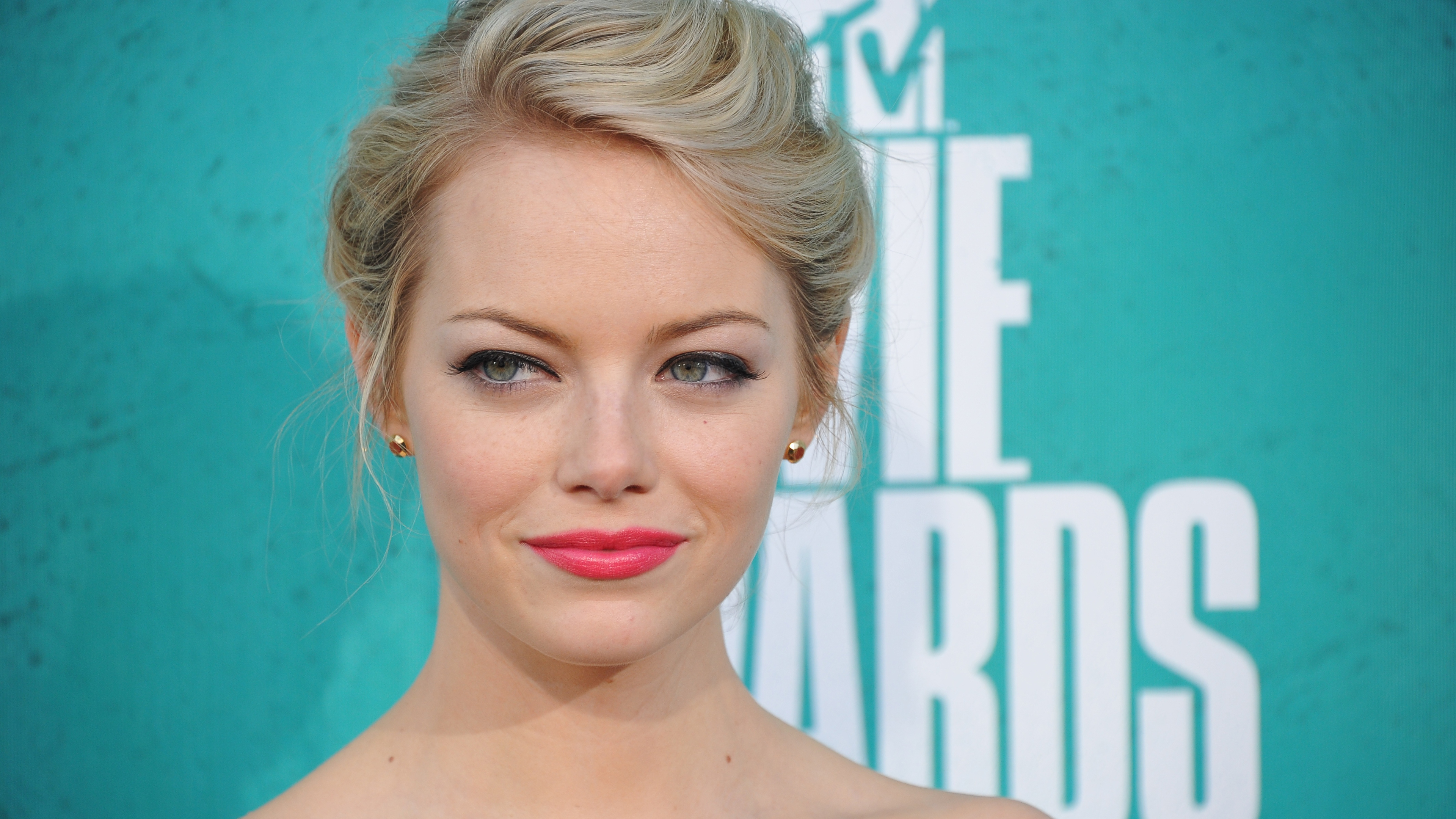 Cute Emma Stone With Brown Eyes And Blonde Hair K 2K Emma Stone