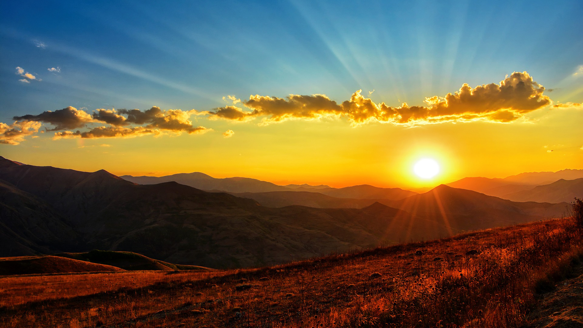 Landscape View Of Mountains In Sunrays Wallpaper 2K Nature