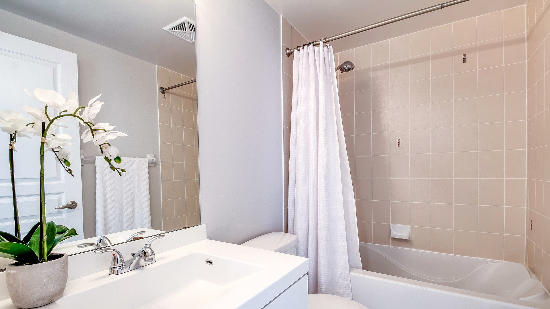 Bathroom Wallpaper Shower Bathtub 2K Bathroom