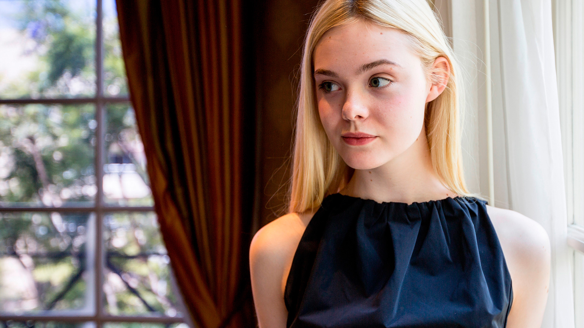 Blue Dress Mary Elle Fanning With Wallpaper Of Window And Screens 2K Mary Elle Fanning