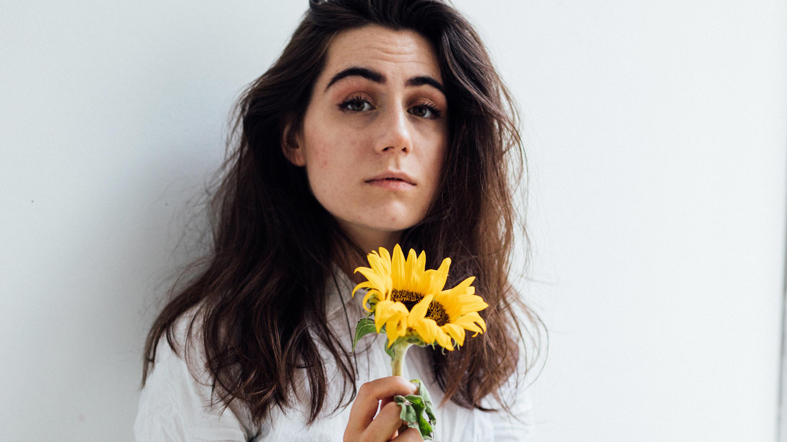 Dodie With Yellow Flower Is Wearing White Dress 2K Dodie